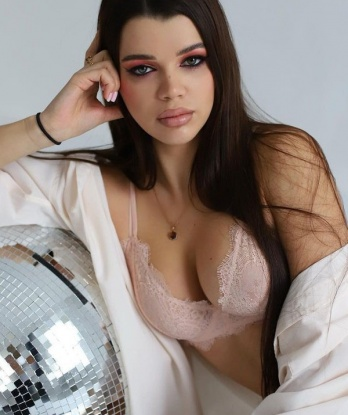 Молодая, страстная красавица с шикарной фигурой и нежной кожей ждет встречи с состоятельным джентльменом. Гарантирую незабываемое удовольствие и море положительных эмоций! 11708, 22 года